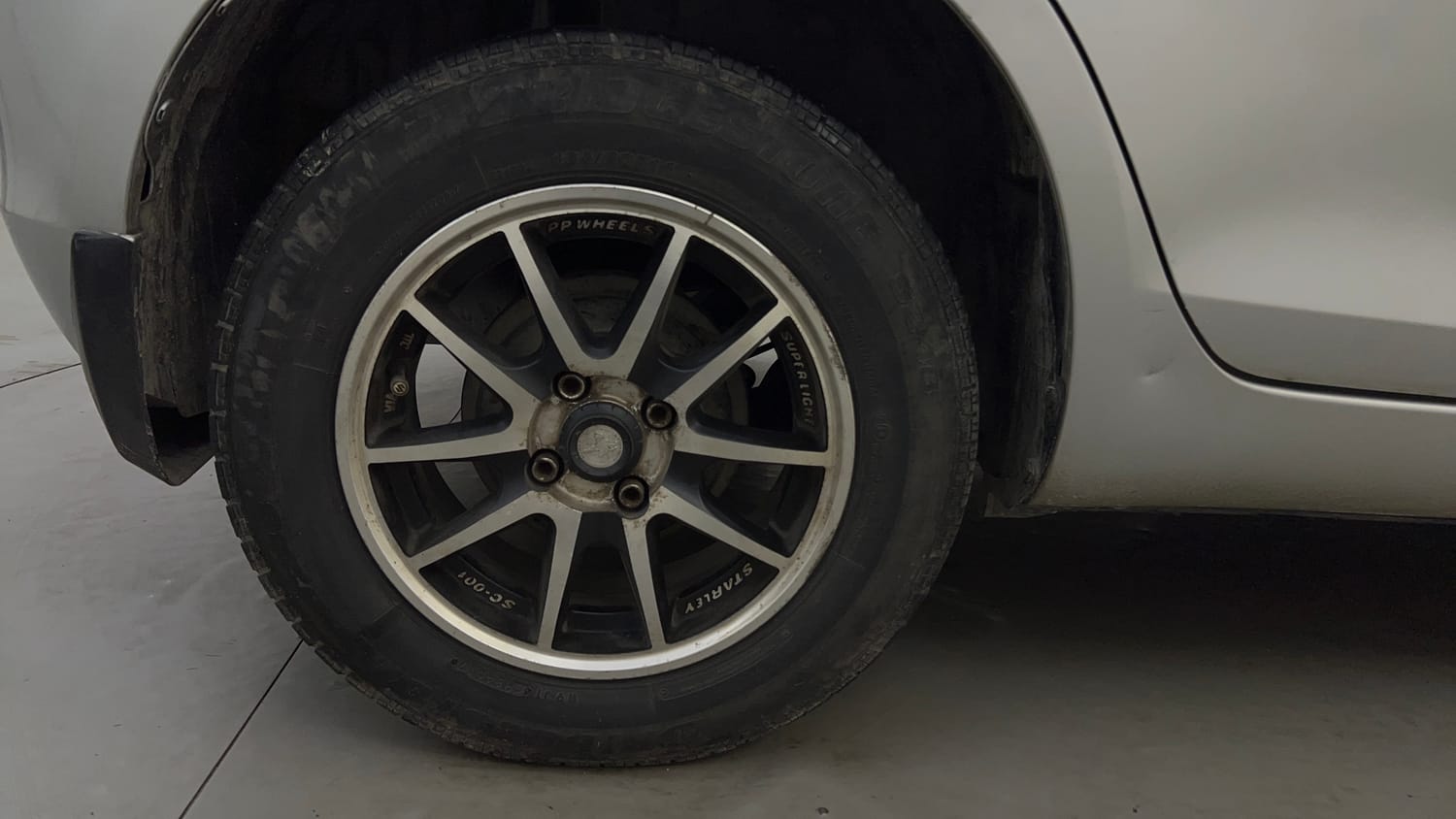 Used 2012 Maruti Suzuki Swift VXi Petrol Manual tyres RIGHT REAR TYRE RIM VIEW