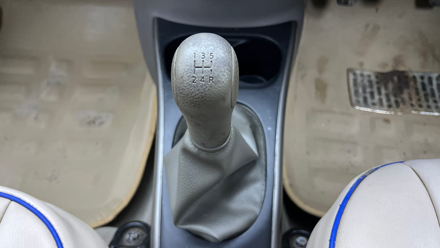Used 2013 Nissan Sunny XL Petrol Manual interior GEAR  KNOB VIEW