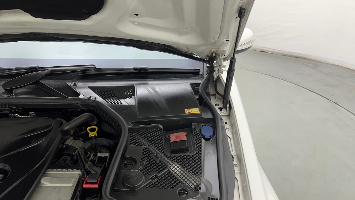 Used 2015 Mercedes-Benz C-Class C 200 Avantgarde Petrol Automatic engine ENGINE LEFT SIDE HINGE & APRON VIEW