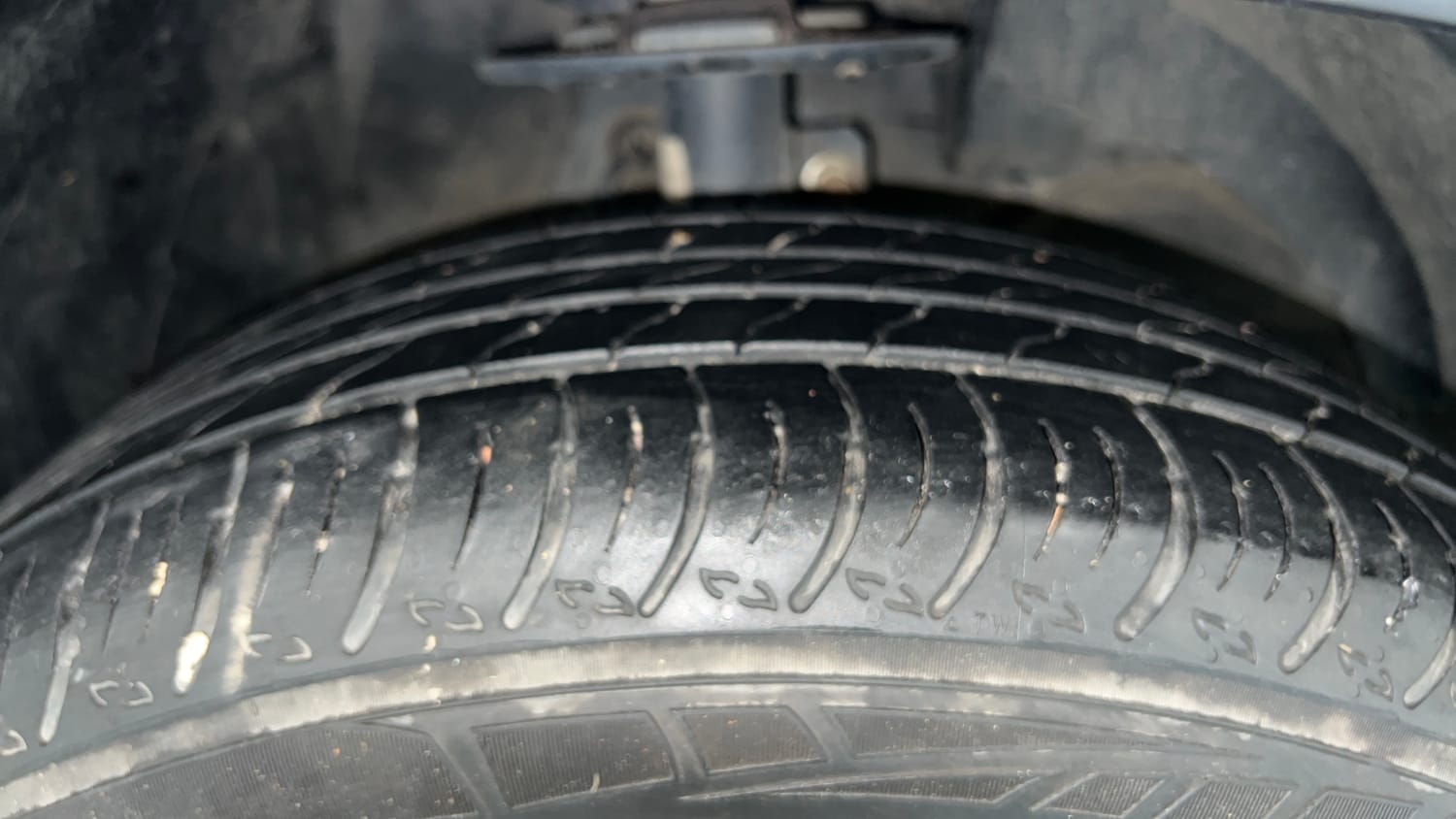 Used 2025 Maruti Suzuki Fronx Zeta 1.0L Turbo MT Petrol Manual tyres RIGHT FRONT TYRE TREAD VIEW