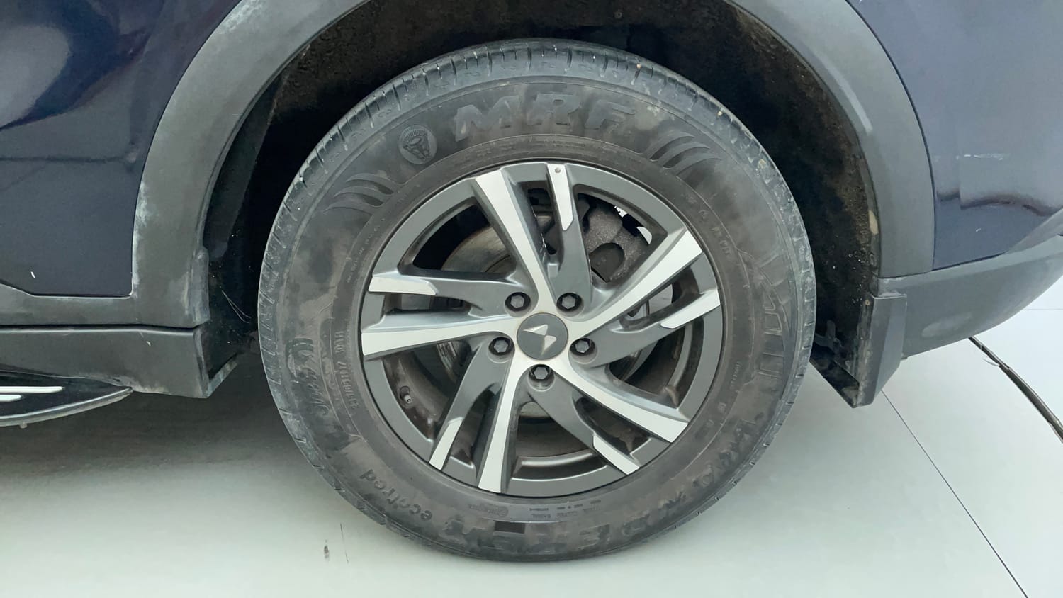 Used 2022 Mahindra XUV700 AX 5 Petrol AT 5 STR Petrol Automatic tyres LEFT REAR TYRE RIM VIEW