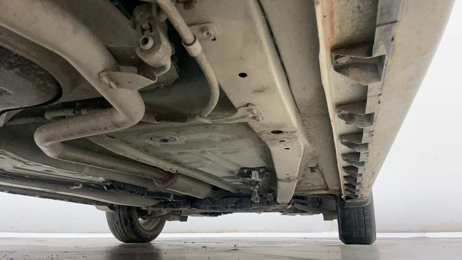 Used 2022 Maruti Suzuki XL6 Zeta MT Petrol Petrol Manual extra REAR RIGHT UNDERBODY VIEW
