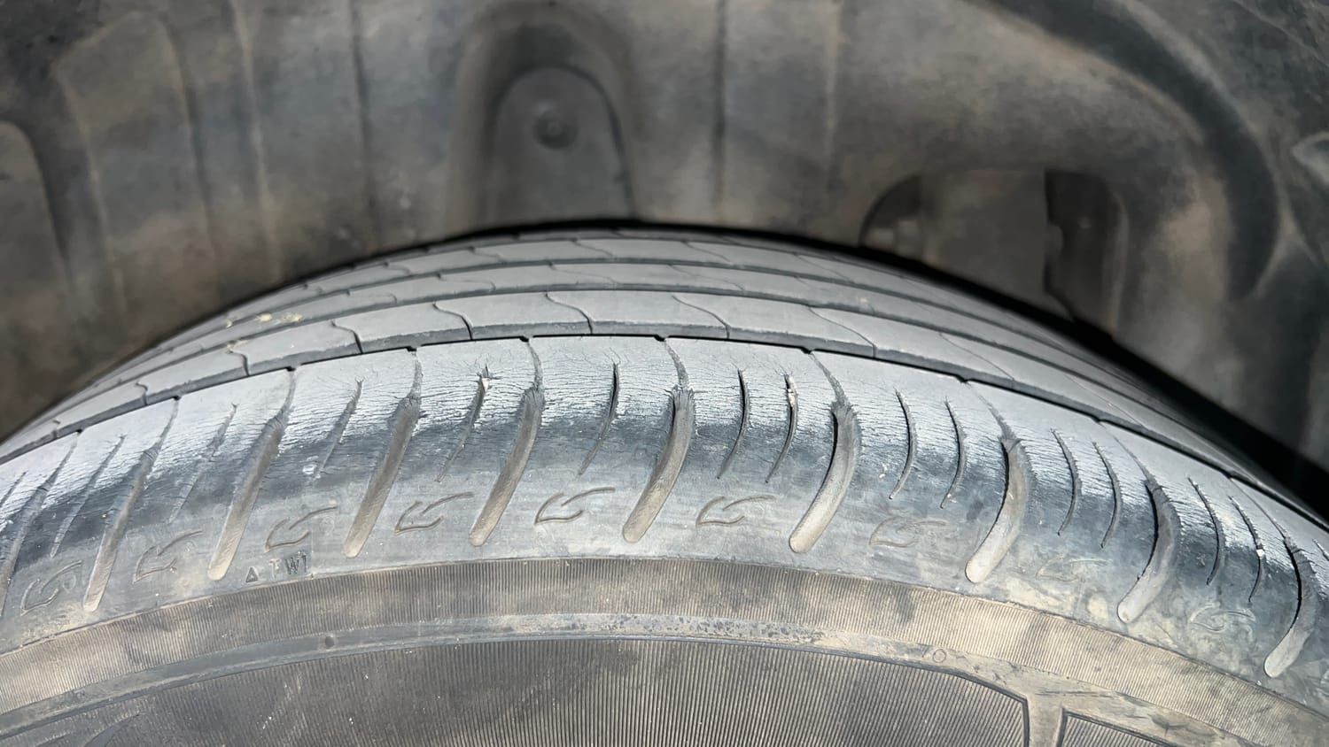 Used 2021 Mahindra XUV 300 W8 (O) 1.2 Petrol Petrol Manual tyres RIGHT REAR TYRE TREAD VIEW