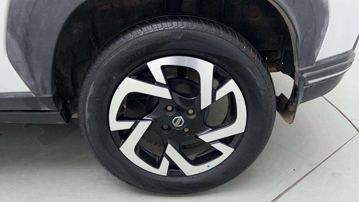 Used 2021 Nissan Magnite XV Premium Turbo Petrol Manual tyres LEFT REAR TYRE RIM VIEW