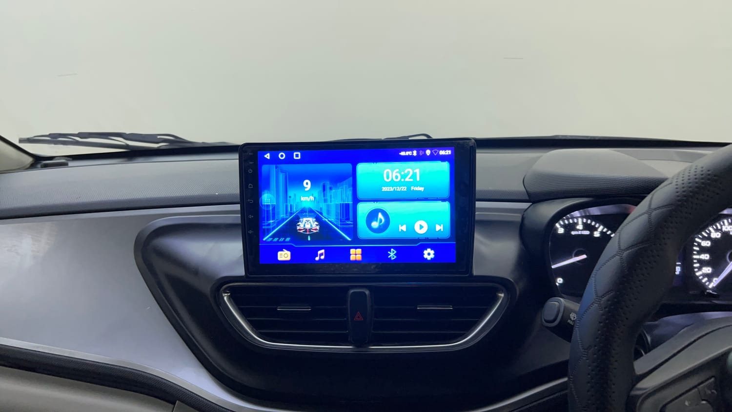 Used 2024 Tata Altroz XM Petrol Petrol Manual top_features Touch screen infotainment system