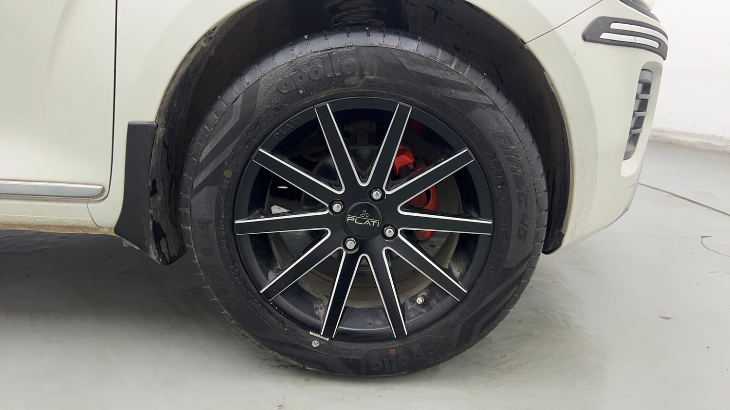 Used 2022 Maruti Suzuki Ignis Sigma 1.2 MT Petrol Manual tyres RIGHT FRONT TYRE RIM VIEW