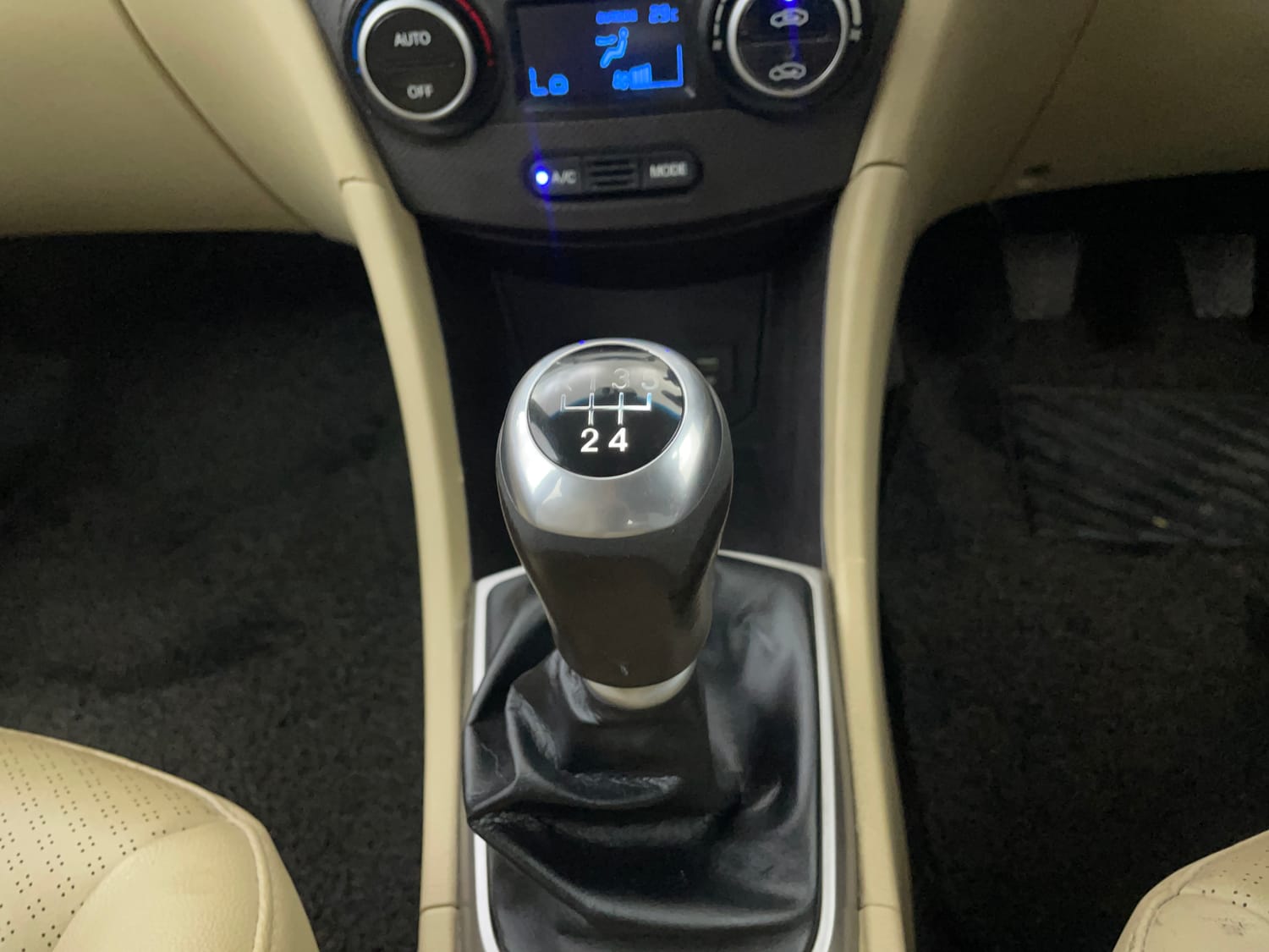 Used 2016 Hyundai Verna 1.6 VTVT SX (O) Petrol Manual interior GEAR  KNOB VIEW