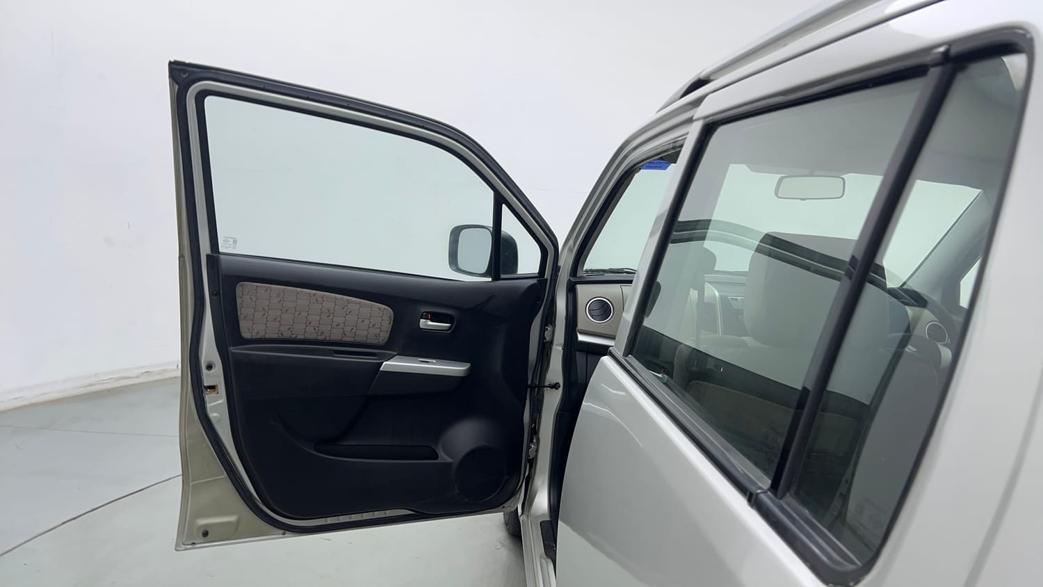 Used 2014 Maruti Suzuki Wagon R VXI Petrol Manual interior LEFT FRONT DOOR OPEN VIEW