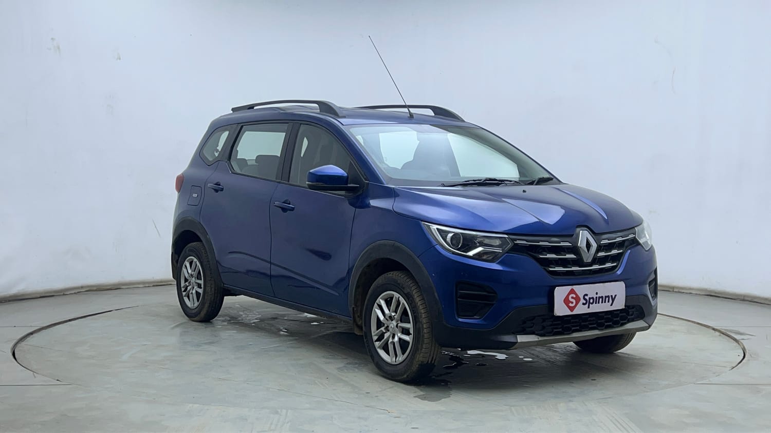 Used 2021 Renault Triber RXT Petrol Manual exterior RIGHT FRONT CORNER VIEW