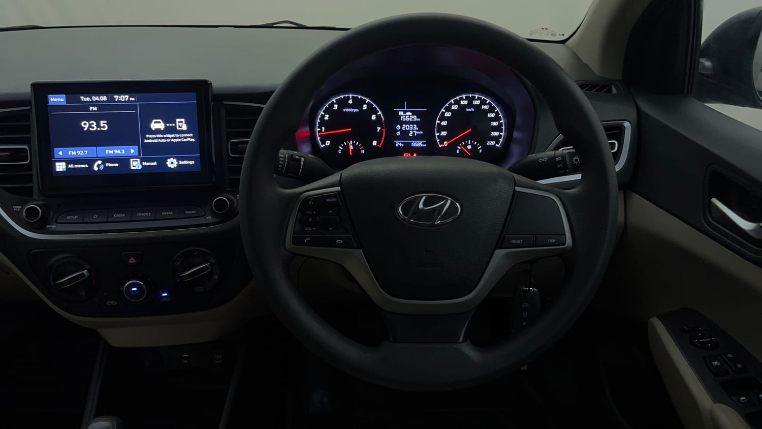 Used 2022 Hyundai Verna S Plus 1.5 VTVT Petrol Manual top_features Steering mounted controls