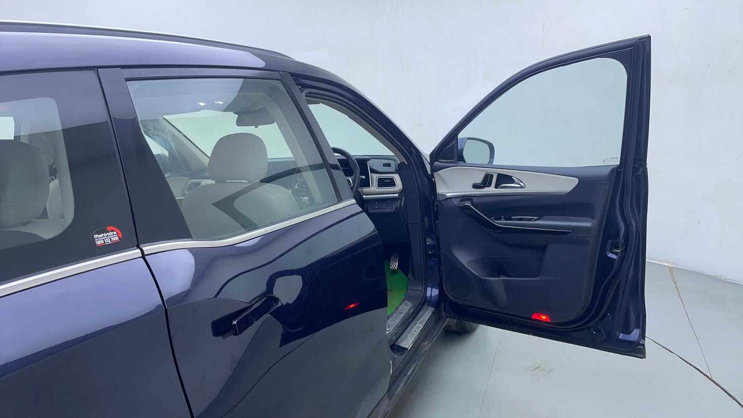 Used 2021 Mahindra XUV700 AX 7 Petrol AT Luxury Pack 7 STR Petrol Automatic interior RIGHT FRONT DOOR OPEN VIEW