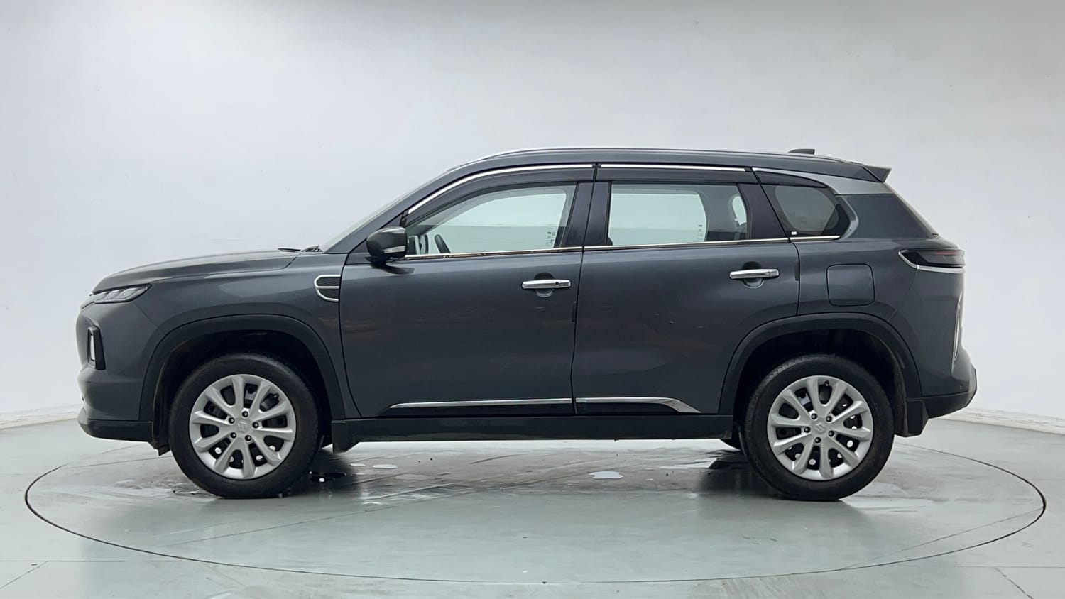Used 2026 Maruti Suzuki Grand Vitara Delta Smart Hybrid Petrol Manual exterior LEFT SIDE VIEW
