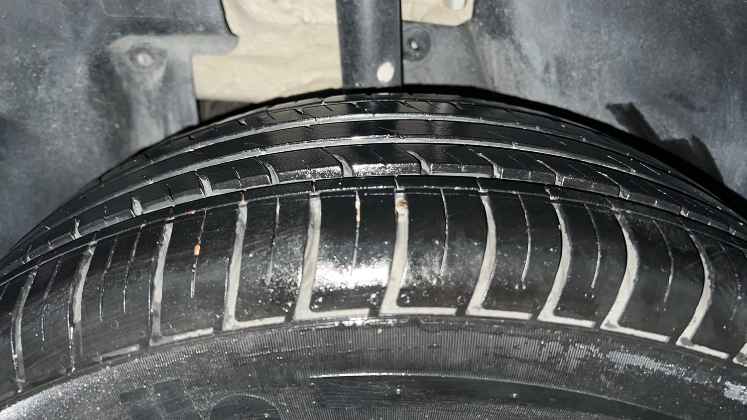 Used 2021 Nissan Kicks XV 1.5 Petrol Manual tyres RIGHT REAR TYRE TREAD VIEW