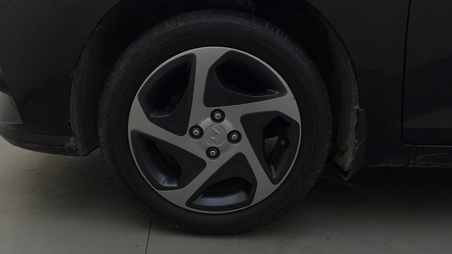 Used 2022 Hyundai Verna S Plus 1.5 VTVT Petrol Manual tyres LEFT FRONT TYRE RIM VIEW
