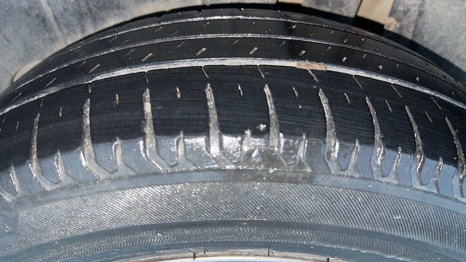 Used 2022 Maruti Suzuki New Ertiga VXi Petrol Manual tyres LEFT REAR TYRE TREAD VIEW