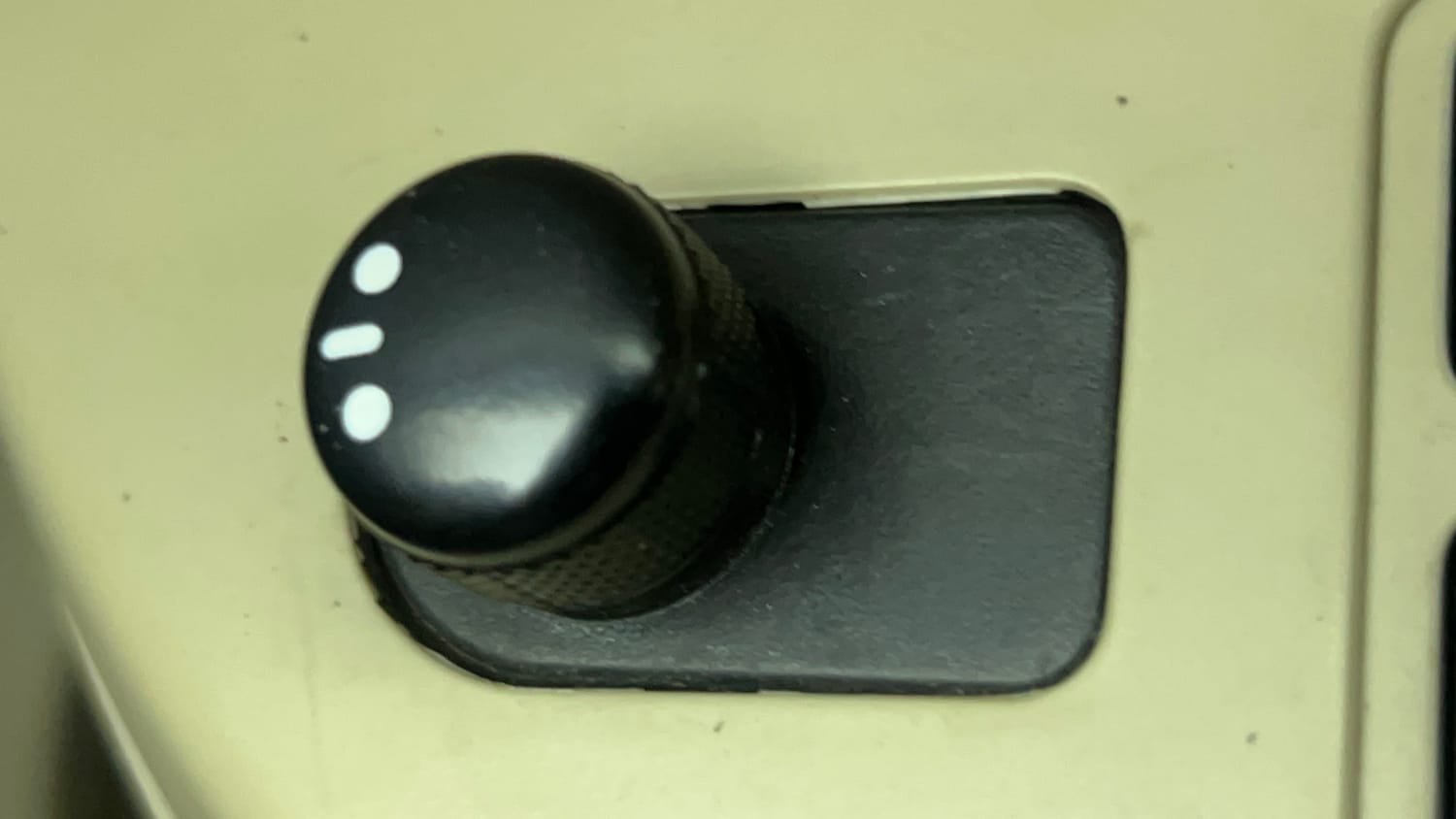 Used 2013 Maruti Suzuki Swift Dzire VXI Petrol Manual top_features Adjustable ORVM