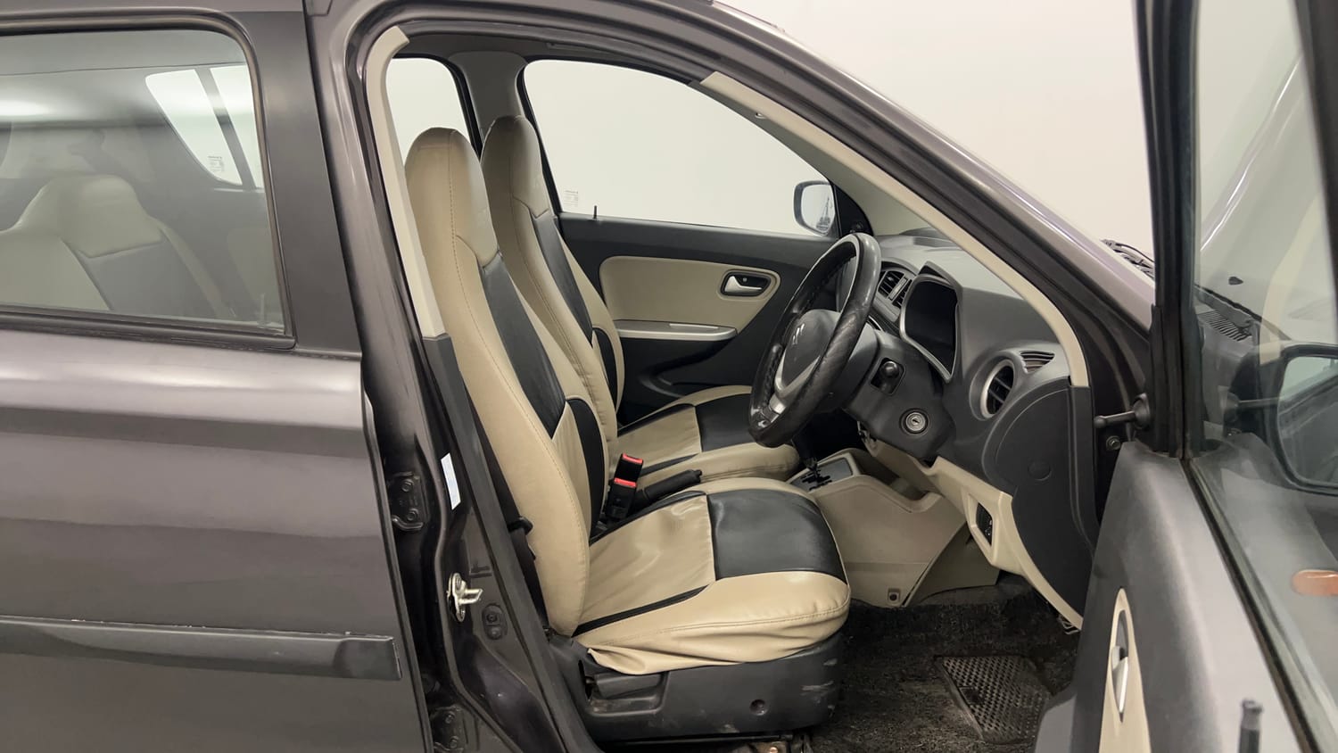 Used 2018 maruti-suzuki Alto K10 VXi (O) AMT Petrol Automatic interior RIGHT SIDE FRONT DOOR CABIN VIEW