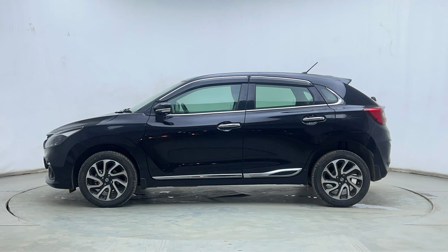 Used 2023 Maruti Suzuki Baleno Alpha MT Petrol Manual exterior LEFT SIDE VIEW