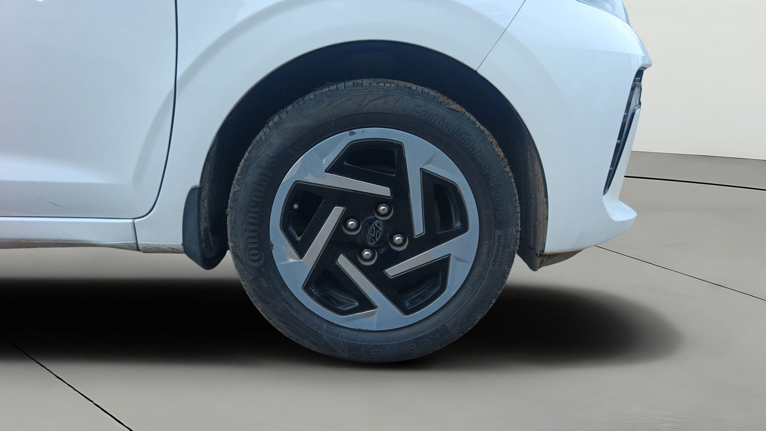 Used 2024 Hyundai Aura S 1.2 Petrol Petrol Manual tyres RIGHT FRONT TYRE RIM VIEW