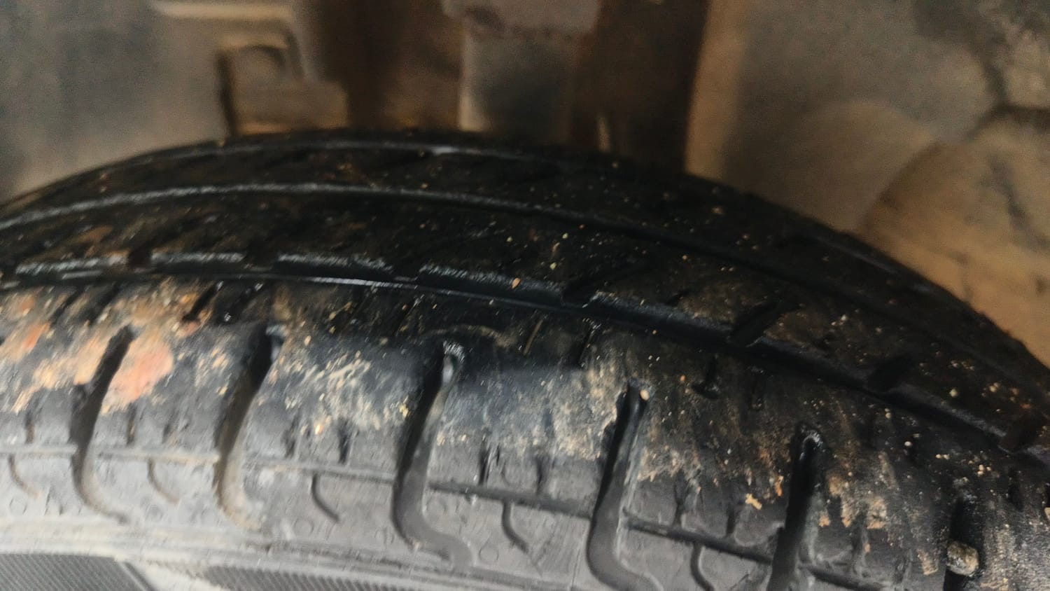 Used 2019 Renault Kwid 1.0 RXT AMT Petrol Automatic tyres LEFT FRONT TYRE TREAD VIEW