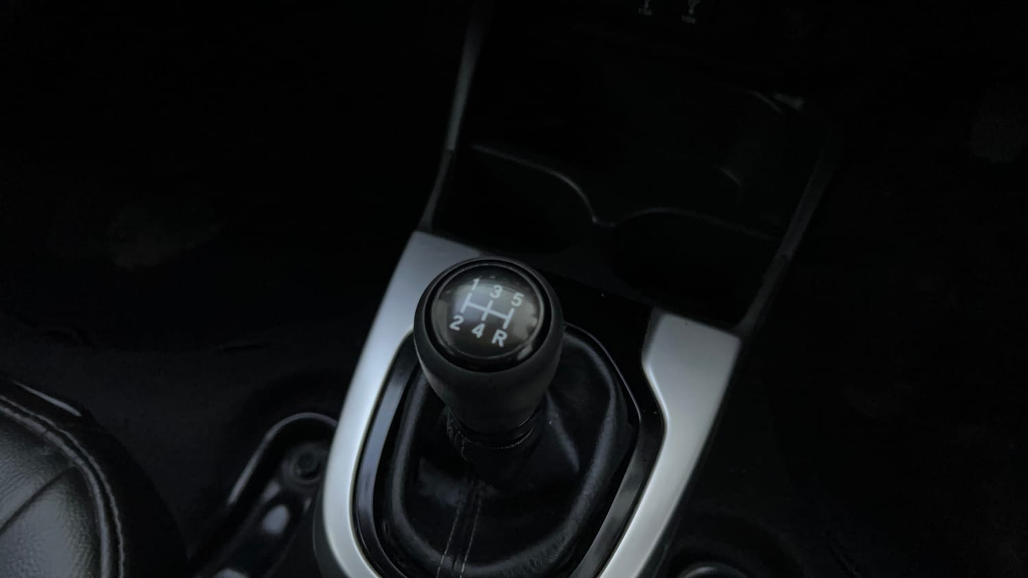 Used 2020 Honda WR-V VX MT Petrol Petrol Manual interior GEAR  KNOB VIEW