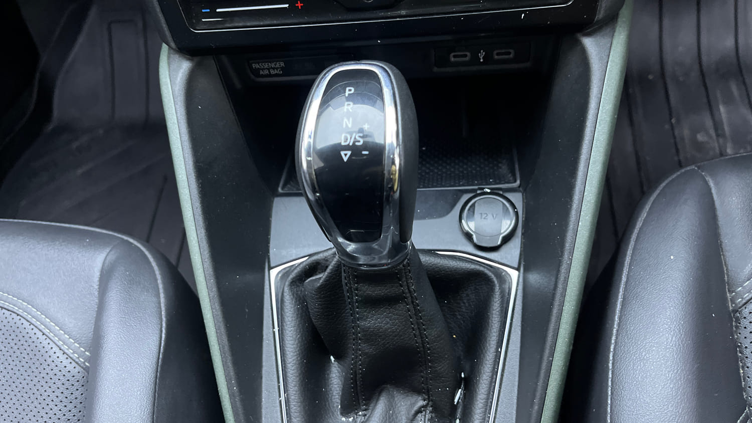 Used 2025 Skoda Kylaq Prestige AT Petrol Automatic interior GEAR  KNOB VIEW