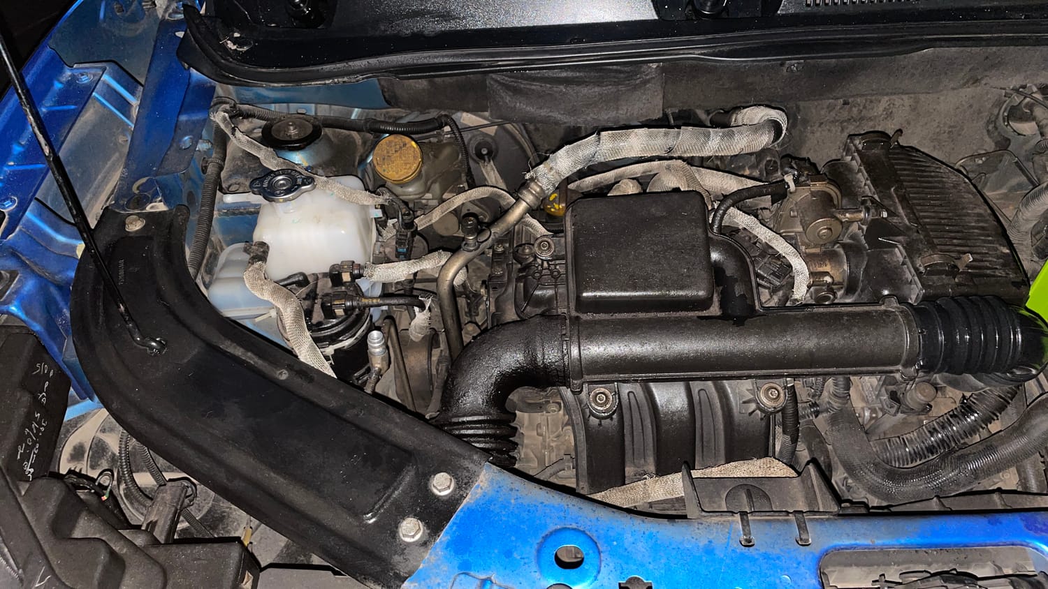 Used 2022 Renault Kiger RXZ AMT Dual Tone Petrol Automatic engine ENGINE RIGHT SIDE VIEW