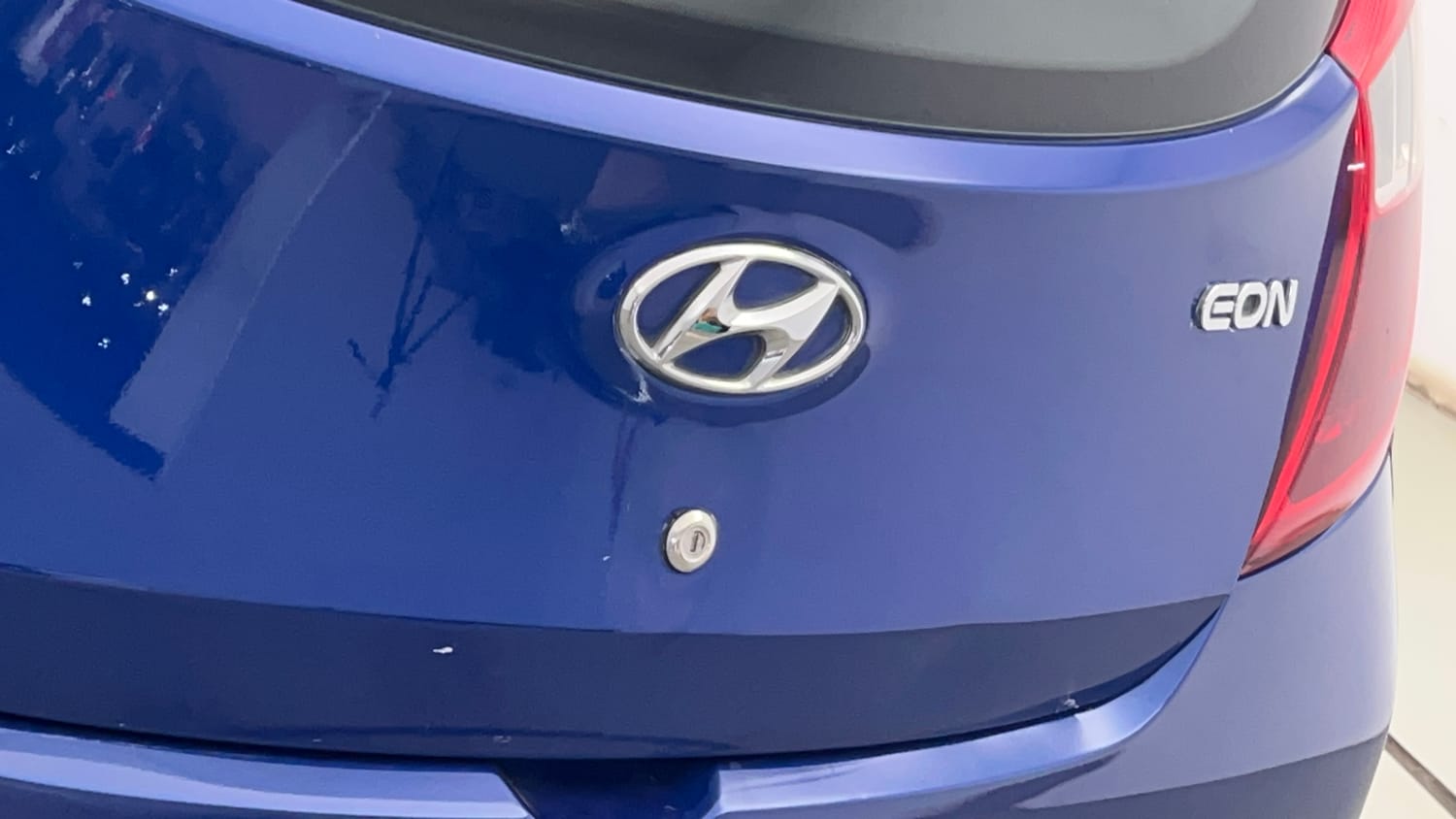 Used 2017 Hyundai Eon Sportz Petrol Manual dents MINOR SCRATCH