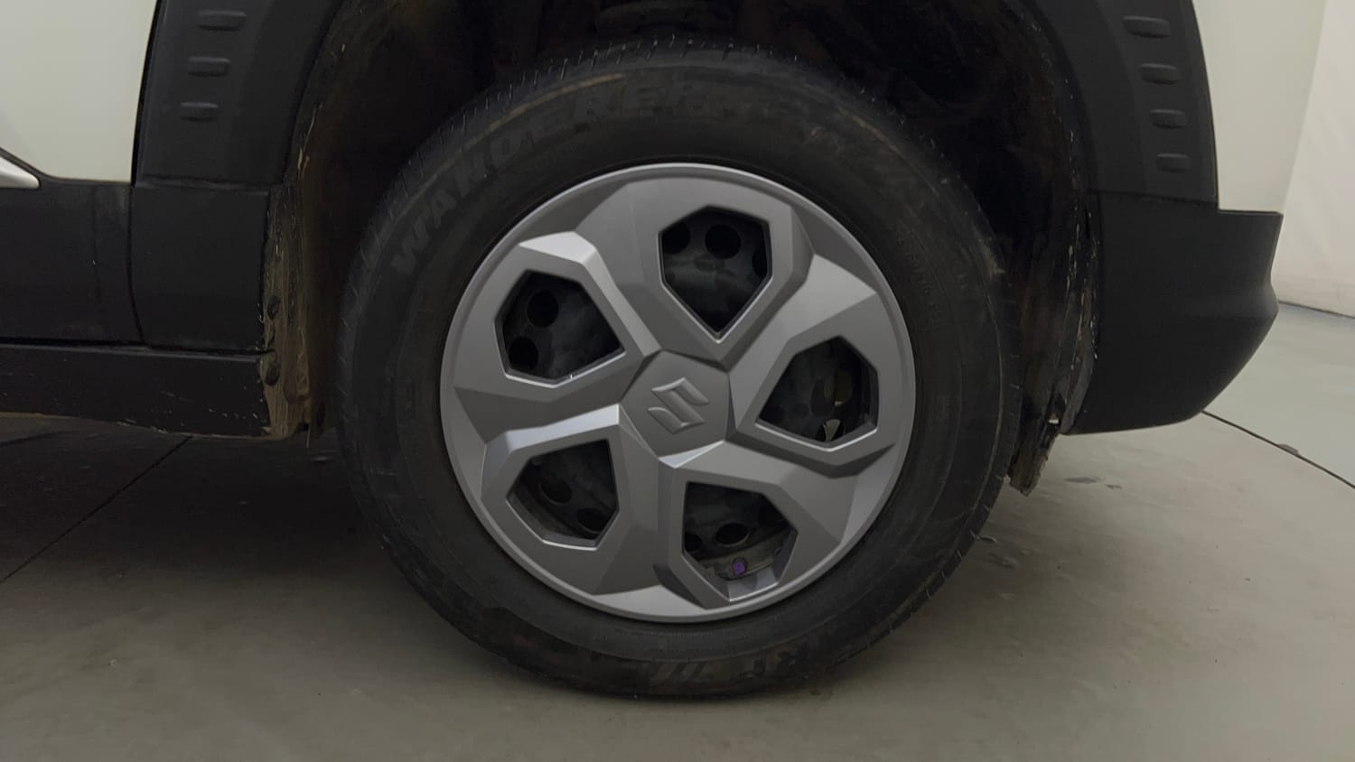 Used 2024 Maruti Suzuki Brezza VXi Petrol Manual tyres RIGHT FRONT TYRE RIM VIEW