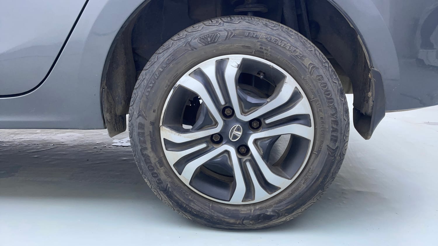 Used 2022 Tata Tigor XZ Plus CNG Cng Manual tyres LEFT REAR TYRE RIM VIEW