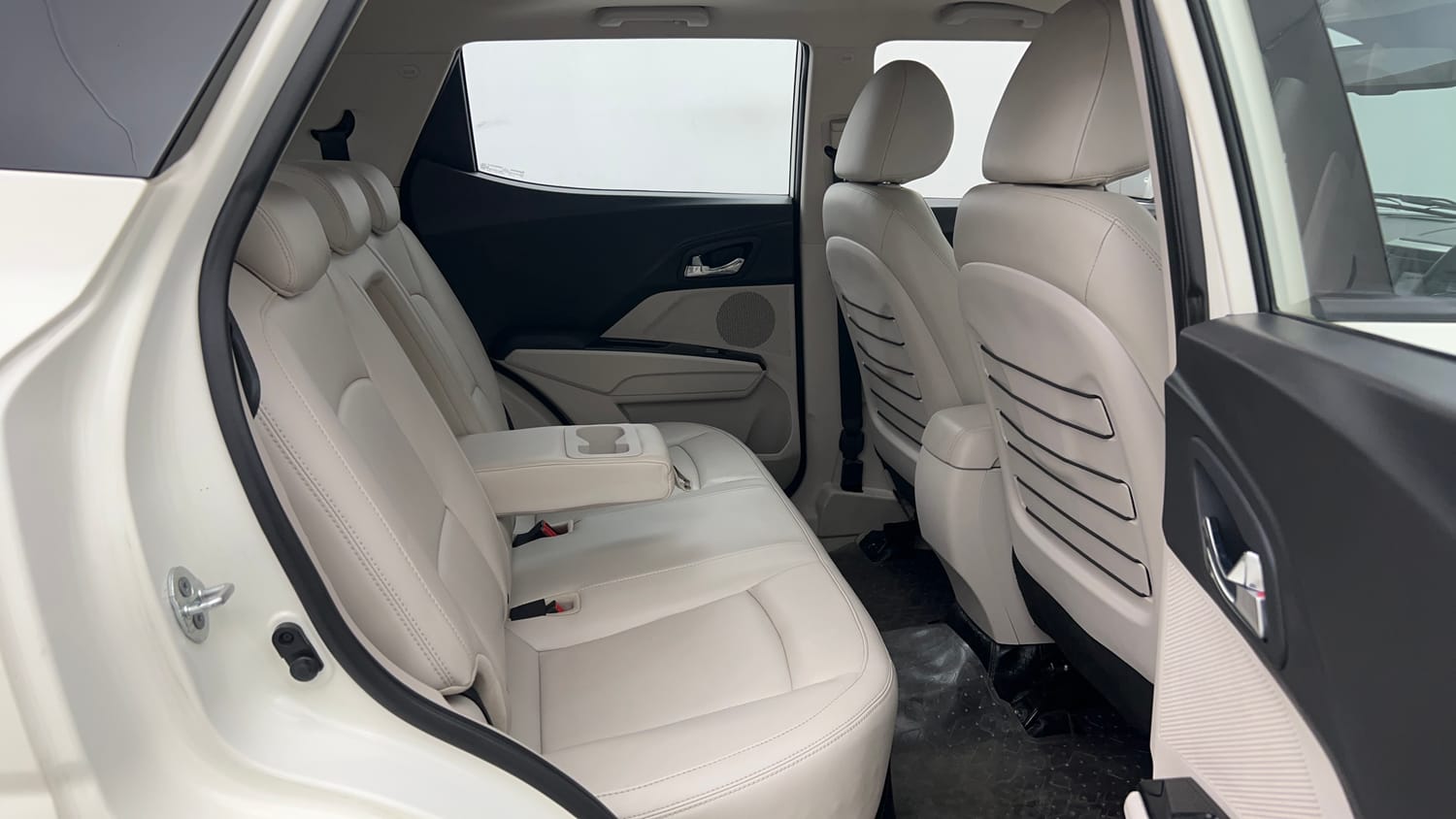 Used 2021 Mahindra XUV 300 W8 (O) 1.2 Petrol Petrol Manual interior RIGHT SIDE REAR DOOR CABIN VIEW