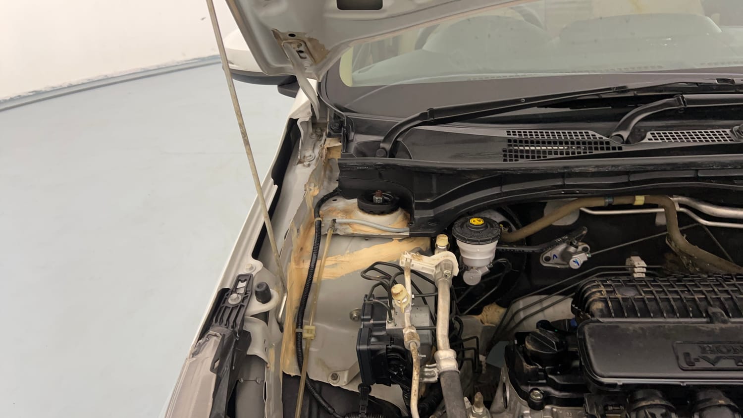 Used 2022 Honda Amaze S MT 1.2 Petrol Petrol Manual engine ENGINE RIGHT SIDE HINGE & APRON VIEW