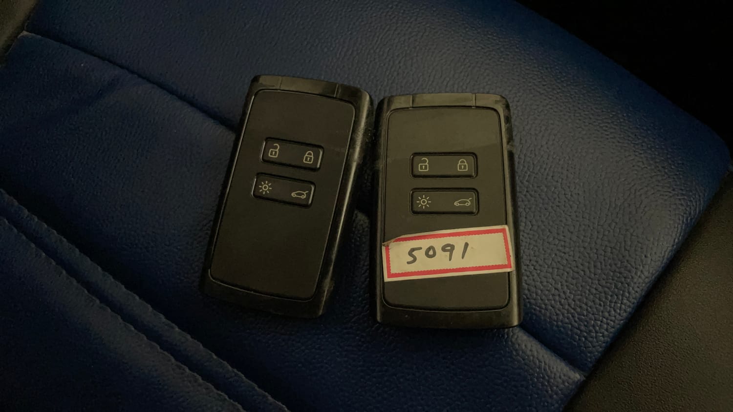 Used 2022 Renault Kiger RXZ AMT Dual Tone Petrol Automatic extra CAR KEY VIEW