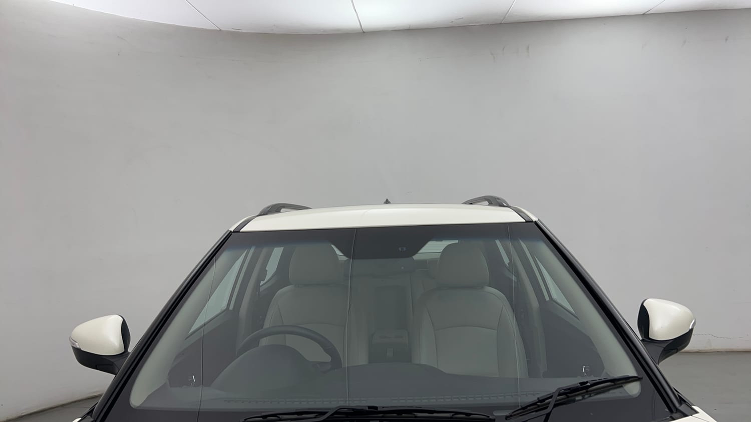 Used 2021 Mahindra XUV 300 W8 (O) 1.2 Petrol Petrol Manual exterior FRONT WINDSHIELD VIEW