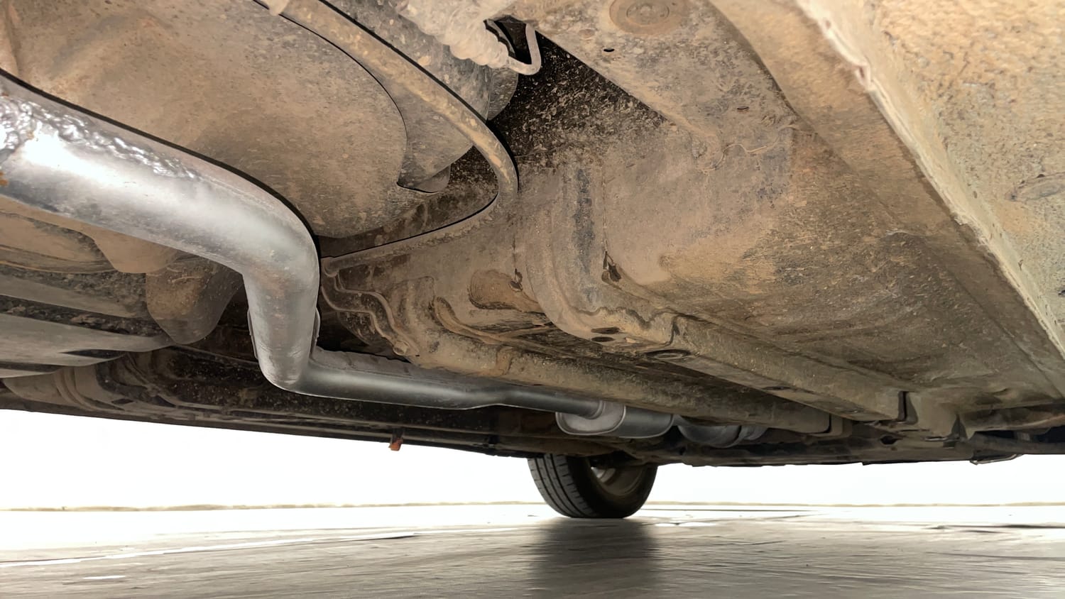 Used 2016 Hyundai Verna 1.6 VTVT SX (O) Petrol Manual extra REAR RIGHT UNDERBODY VIEW