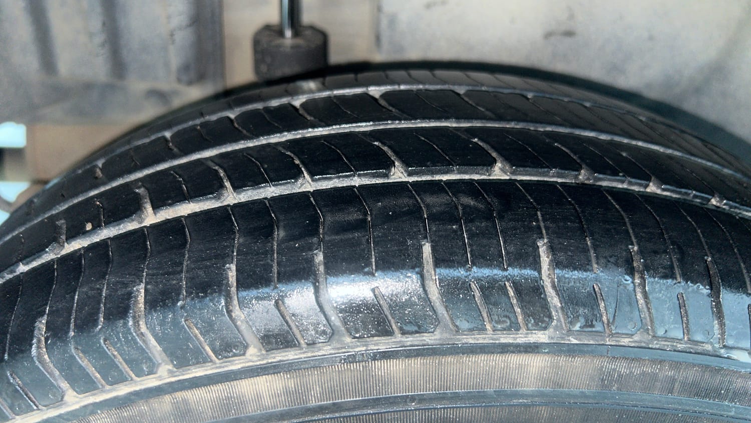 Used 2013 Maruti Suzuki Swift Dzire VXI Petrol Manual tyres RIGHT REAR TYRE TREAD VIEW