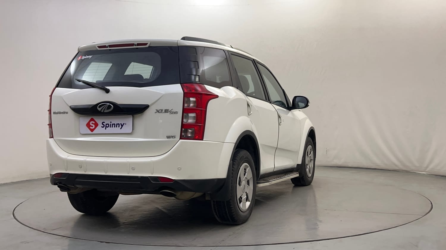 Used 2018 Mahindra XUV500 W6 Diesel Manual exterior RIGHT REAR CORNER VIEW