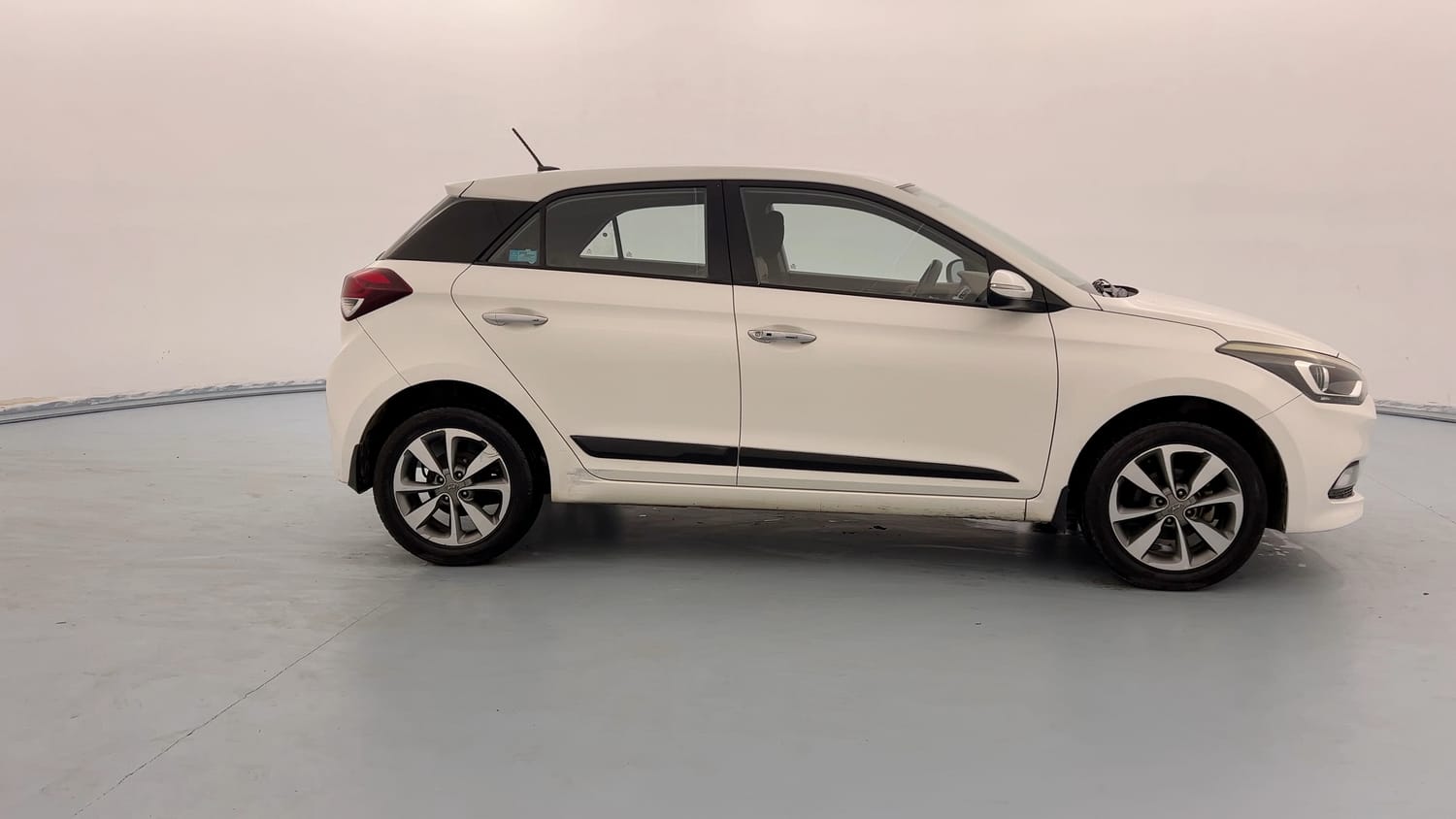 Used 2016 Hyundai Elite i20 Asta 1.2 Petrol Manual exterior RIGHT SIDE VIEW