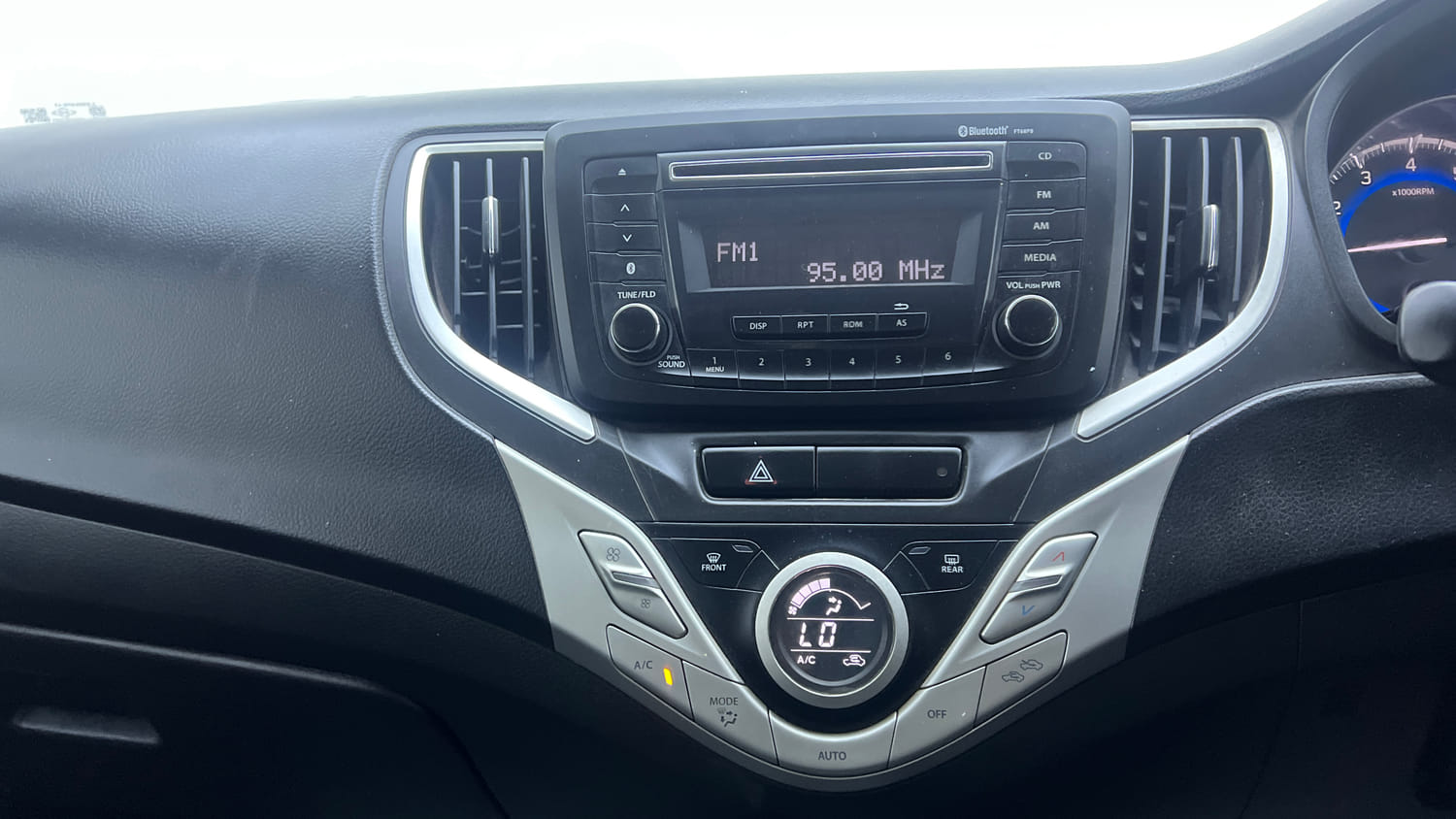 Used 2017 Maruti Suzuki Baleno Delta 1.2 AT Petrol Automatic interior MUSIC SYSTEM & AC CONTROL VIEW