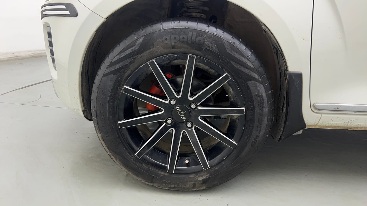Used 2022 Maruti Suzuki Ignis Sigma 1.2 MT Petrol Manual tyres LEFT FRONT TYRE RIM VIEW