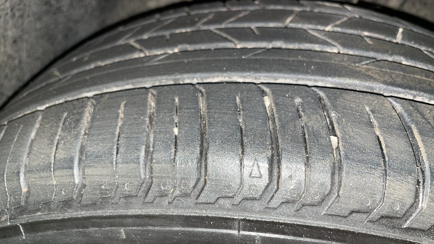 Used 2024 Hyundai i20 Sportz (O) 1.2 IVT Petrol Automatic tyres LEFT FRONT TYRE TREAD VIEW