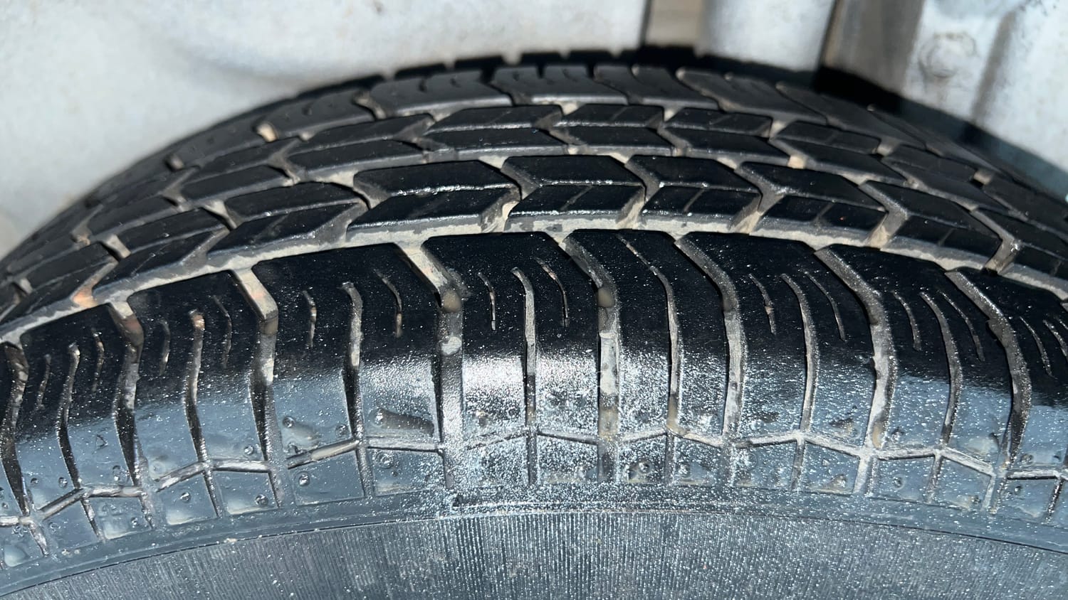 Used 2014 Maruti Suzuki Swift Dzire VXI Petrol Manual tyres LEFT REAR TYRE TREAD VIEW