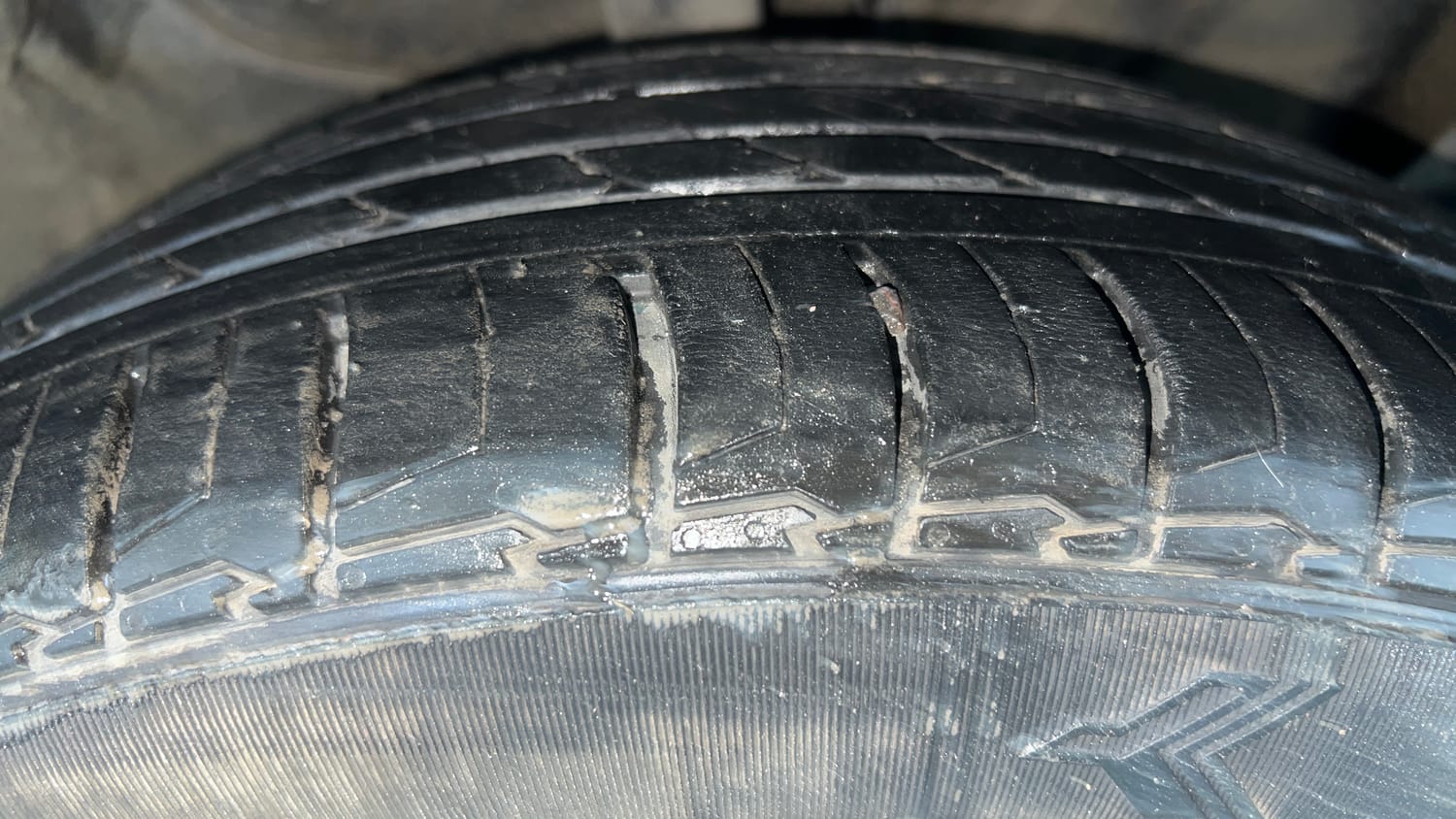 Used 2024 Kia Seltos GTX Plus 1.5 Turbo Petrol DCT Petrol Automatic tyres RIGHT FRONT TYRE TREAD VIEW