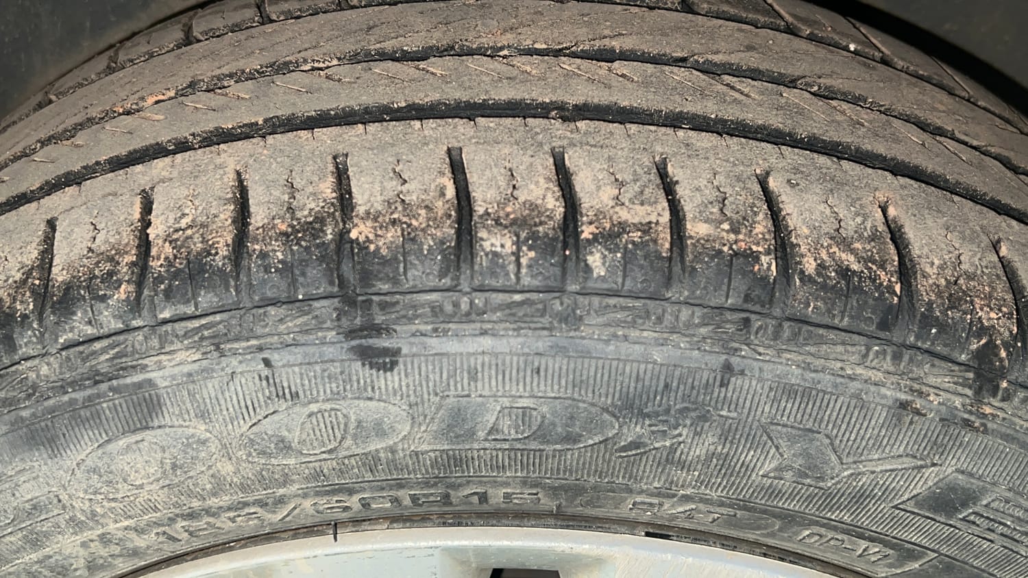 Used 2016 Volkswagen Polo Comfortline 1.2L (P) Petrol Manual tyres LEFT REAR TYRE TREAD VIEW