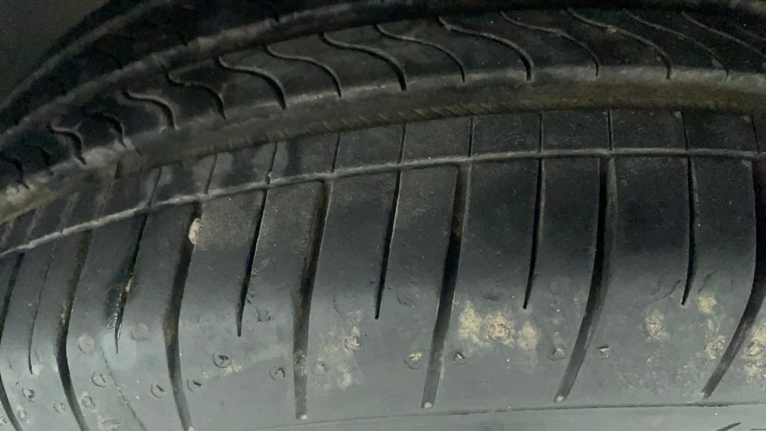 Used 2013 Volkswagen Polo Comfortline 1.2L (P) Petrol Manual tyres LEFT FRONT TYRE TREAD VIEW