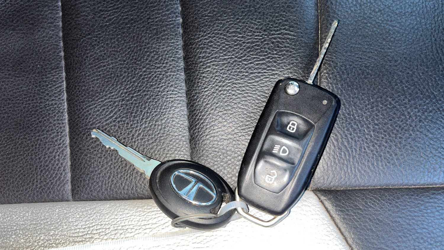 Used 2018 Tata Tiago Revotron XZA Petrol Automatic extra CAR KEY VIEW