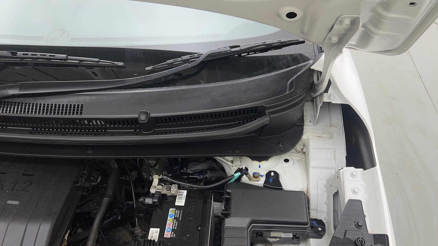 Used 2024 Hyundai Exter SX 1.2 MT Petrol Manual engine ENGINE LEFT SIDE HINGE & APRON VIEW