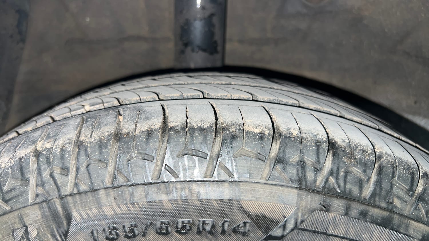 Used 2015 Hyundai Grand i10 Asta AT 1.2 Kappa VTVT Petrol Automatic tyres RIGHT REAR TYRE TREAD VIEW