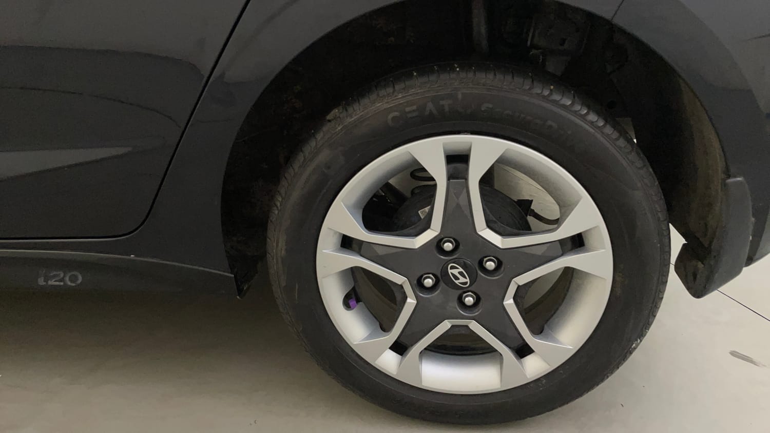 Used 2024 Hyundai i20 Sportz (O) 1.2 IVT Petrol Automatic tyres LEFT REAR TYRE RIM VIEW