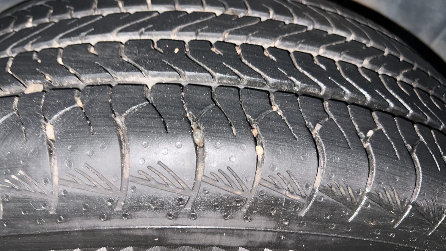Used 2024 Maruti Suzuki Grand Vitara Zeta Smart Hybrid AT Petrol Automatic tyres LEFT REAR TYRE TREAD VIEW